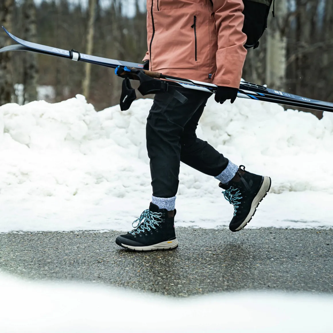 Clearance Danner Arctic 600 Side-Zip Black/SparkBlue