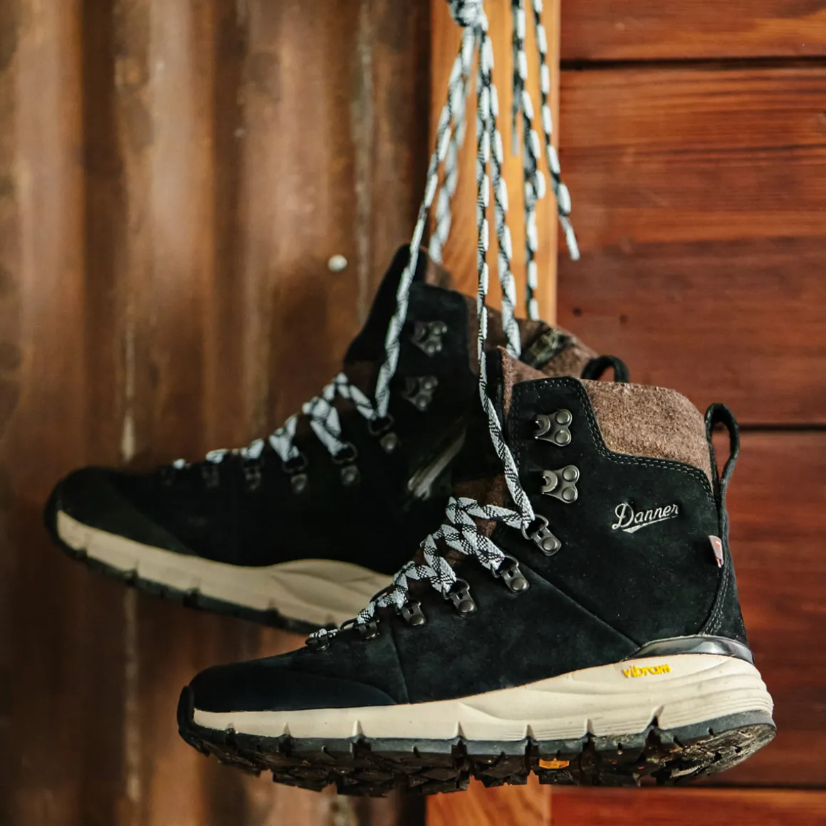 Clearance Danner Arctic 600 Side-Zip Black/SparkBlue