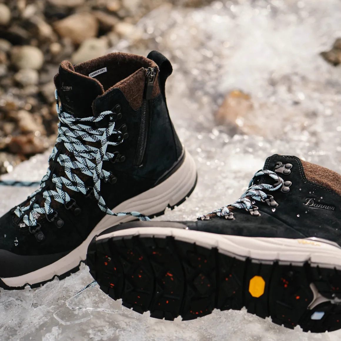 Clearance Danner Arctic 600 Side-Zip Black/SparkBlue